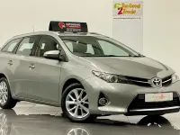 Used Toyota Auris 89 HP (65 kW) 2015 Grey Estate