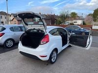 Used Ford Fiesta Zetec 82 HP (60 kW) 2014 White Hatchback