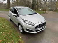 Usado Ford Fiesta Style 2018 Plateado Utilitario