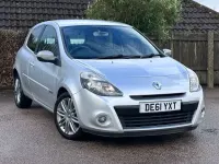 Usado Renault Clio II Dynamique 75 CV (55 kW) 2011 Plateado Utilitario
