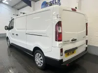 Begagnad Renault Trafic Business 2021 Vit Minibuss