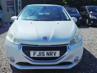 Used Peugeot 208 2015 White Hatchback