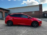 Used Ford Focus ST-Line 118 HP (86 kW) 2017 Red Hatchback