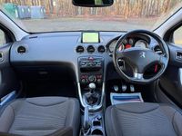 Używany Peugeot 308 Active 92 KM (67 kW) 2013 Czarny Hatchback