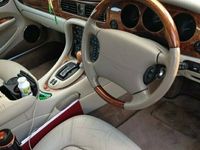 Usado Jaguar XJ8 240 HP (176 kW) 2002 Sedan