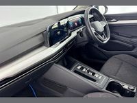 Second-hand VW Golf VIII Life 147 CP (108 kW) 2024 Albastru Hatchback