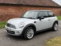 Usado Mini Cooper Hatch 2012 Plateado Utilitario