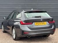 Begagnad BMW 330e Performance 2021 Grå Kombi
