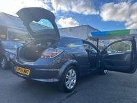 Second-hand Vauxhall Astra Design Edition 138 CP (101 kW) 2009 Albastru Hatchback