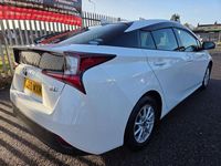 Used Toyota Prius 2025 White Hatchback