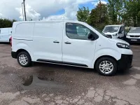 Used Vauxhall Vivaro 100 HP (73 kW) 2019 White MPV