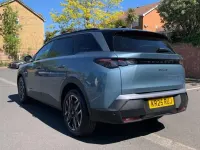 Usado Peugeot 5008 GT 134 HP (98 kW) 2025 Azul SUV