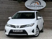 Used Toyota Auris Active 90 HP (66 kW) 2014 White Hatchback