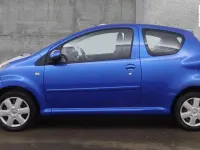 Used Toyota Aygo 68 HP (50 kW) 2010 Blue Hatchback