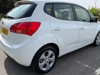 Used Kia Venga 125 HP (91 kW) 2012 White Hatchback