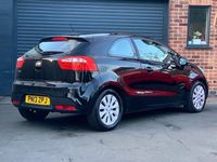 Używany Kia Rio 85 KM (62 kW) 2013 Czarny Hatchback