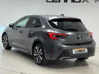 Usado Toyota Corolla Design 140 CV (102 kW) 2025 Gris Utilitario