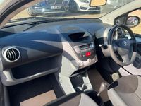 Used Toyota Aygo 67 HP (49 kW) 2005 Blue Hatchback