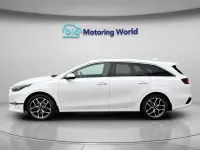 Used Kia Ceed 2023 White Hatchback