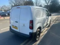 Usado Peugeot Partner Premium 131 HP (96 kW) 2021 Branco Monovolume