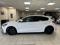 Begagnad Ford Focus ST 280 HK (205 kW) 2019 Vit Halvkombi