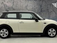 Used Mini Cooper Classic 134 HP (98 kW) 2019 White Hatchback