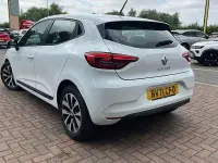 Used Renault Clio Iconic 90 HP (66 kW) 2021 White Hatchback