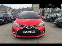 Used Toyota Yaris 99 HP (72 kW) 2016 Red Hatchback