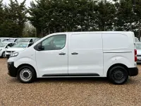 Used Vauxhall Vivaro S 100 HP (73 kW) 2022 White MPV