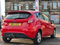 Used Ford Fiesta Zetec 75 HP (55 kW) 2015 Red Hatchback