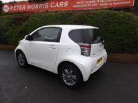 Used Toyota iQ 68 HP (50 kW) 2010 White Hatchback