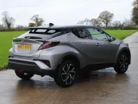Second-hand Toyota C-HR 115 CP (84 kW) 2018 Argintiu SUV