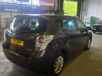 Usado Toyota Verso 132 HP (97 kW) 2011 Cinzento Monovolume