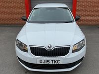 Used Skoda Octavia 2015 White Hatchback