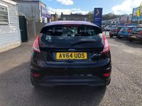 Usado Ford Fiesta Zetec 140 HP (102 kW) 2014 Preto Citadino