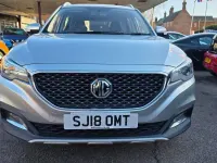 Używany MG ZS Exclusive 111 KM (81 kW) 2018 Srebrny SUV