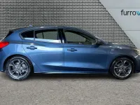 Used Ford Focus ST-Line 123 HP (90 kW) 2019 Blue Hatchback