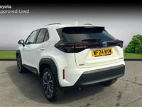 Used Toyota Yaris Hybrid 116 HP (85 kW) 2024 Pure white Estate
