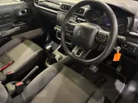 Begagnad Citroën C3 Feel 2023 Svart Halvkombi