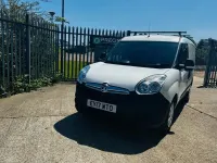 Used Vauxhall Combo 95 HP (69 kW) 2017 White MPV