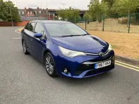 Used Toyota Avensis Business Edition 143 HP (105 kW) 2017 Blue Estate