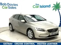 Used Volvo V40 Inscription 120 HP (88 kW) 2017 Gold Hatchback