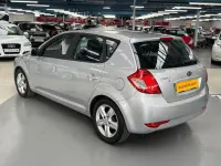 Używany Kia Ceed 124 KM (91 kW) 2009 Srebrny Hatchback