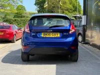 Begagnad Ford Fiesta Zetec 2016 Blå Halvkombi