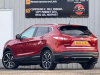 Used Nissan Qashqai Tekna 110 HP (80 kW) 2015 Red SUV