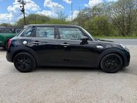 Begagnad Mini Cooper S Classic 192 HK (141 kW) 2021 Svart Halvkombi