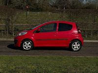 Used Peugeot 107 Allure 68 HP (50 kW) 2012 Red Hatchback