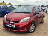 Used Toyota Yaris 101 HP (74 kW) 2013 Red Hatchback