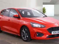 Used Ford Focus ST-Line 125 HP (91 kW) 2018 Red Hatchback