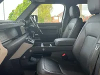 Usado Land Rover Defender Dynamic 404 HP (297 kW) 2023 Verde SUV
